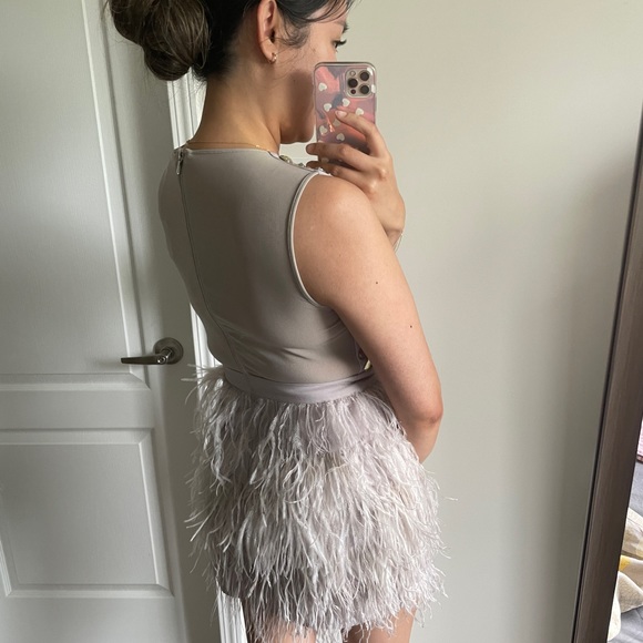 BEBE Rhinestone Beaded Feather Dress in Magnolia Frost Size US 4 - Picture 2 of 11